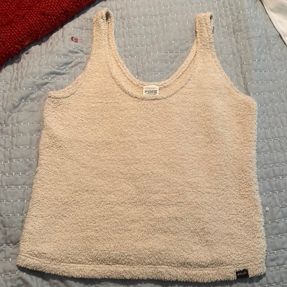 Cropped VS pink tank top